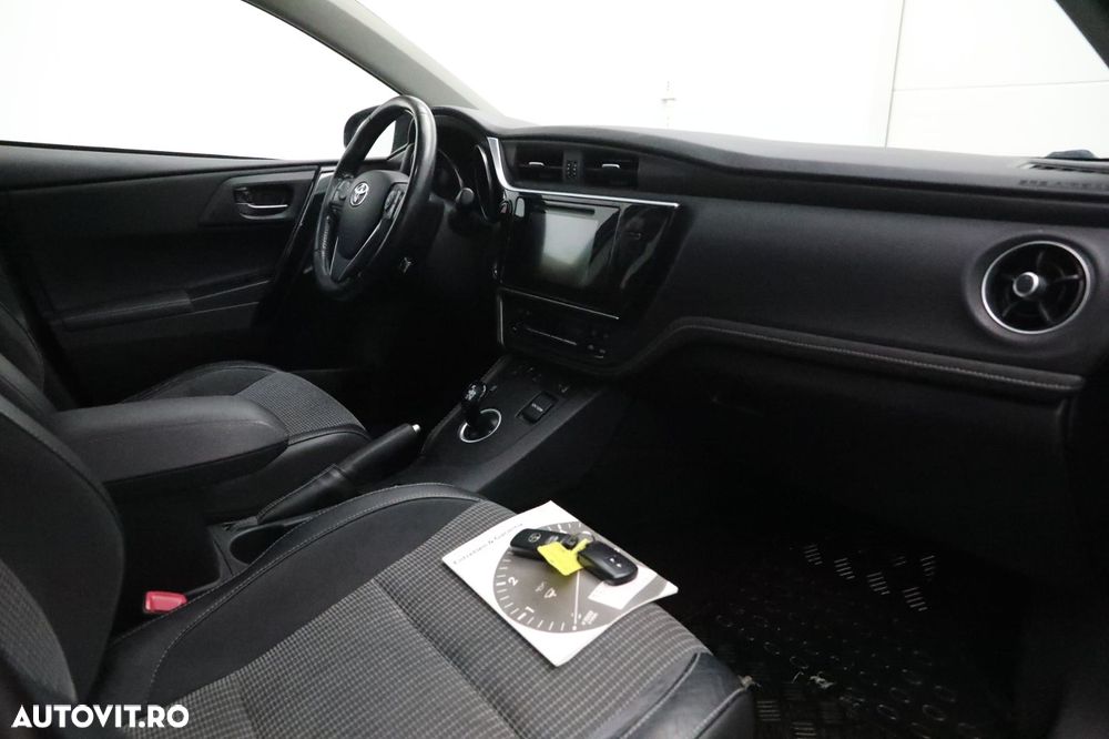 Toyota Auris - 10