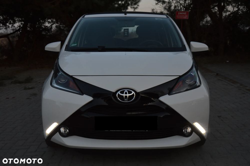 Toyota Aygo x mit x-business Paket - 3