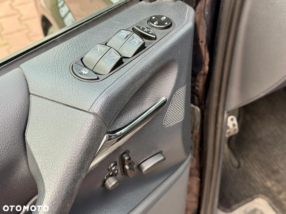 Mercedes-Benz Viano - 25