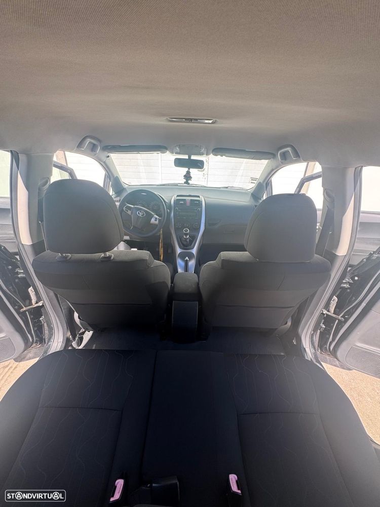 Toyota Auris 1.4 D-4D AC - 11
