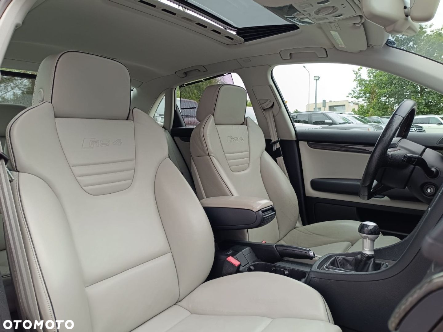 Audi RS4 Limousine Standard - 31