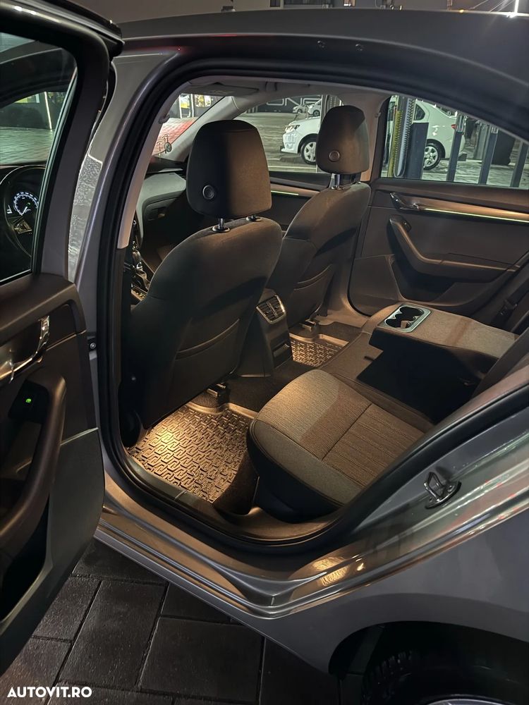 Skoda Octavia 1.5 TSI DSG MHEV Style - 12