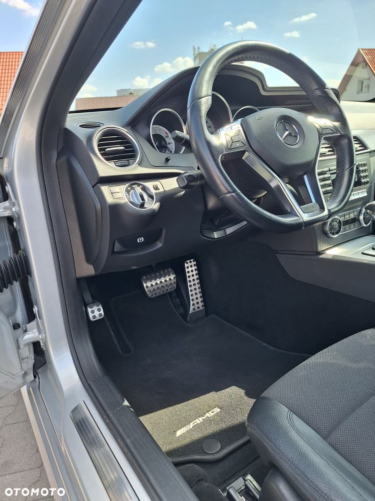 Mercedes-Benz Klasa C 250 CDI DPF BlueEFFICIENCY 7G-TRONIC Edition 1 - 16