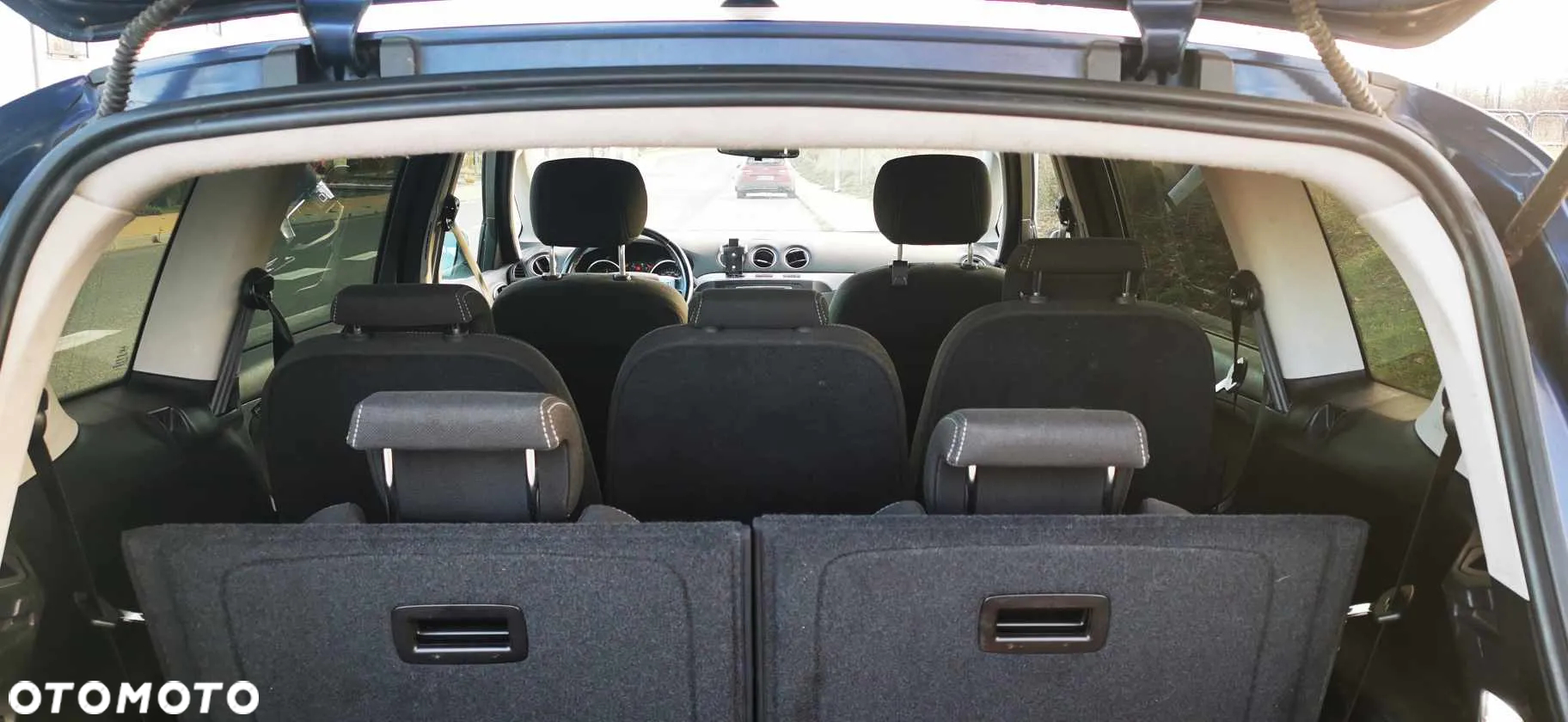 Ford S-Max - 12