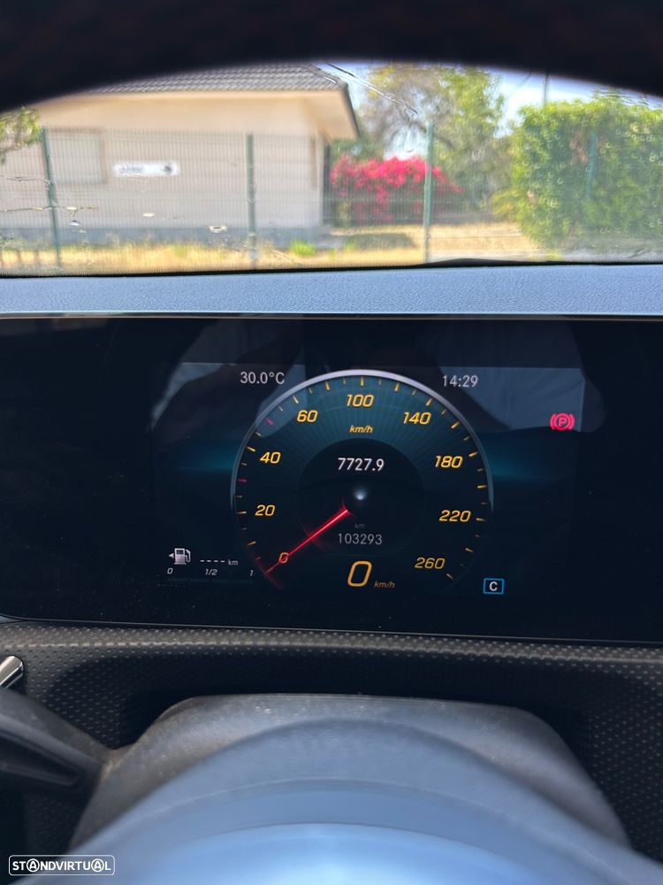 Mercedes-Benz A 180 d AMG Line - 11