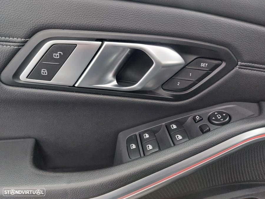 BMW 330 e Pack 50 anos M Auto - 18