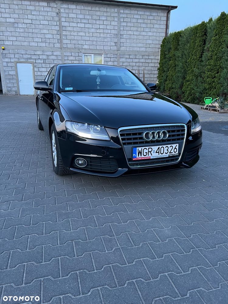 Audi A4 Limousine - 1