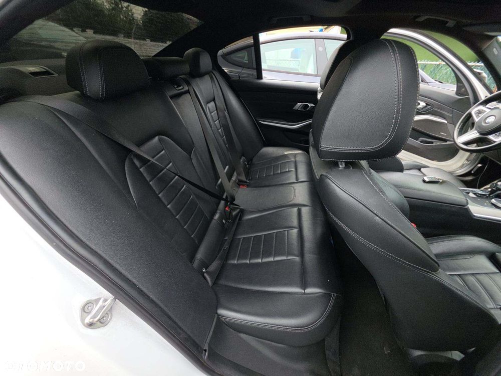 BMW Seria 3 M340i xDrive - 10