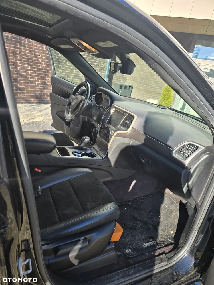 Jeep Grand Cherokee - 22