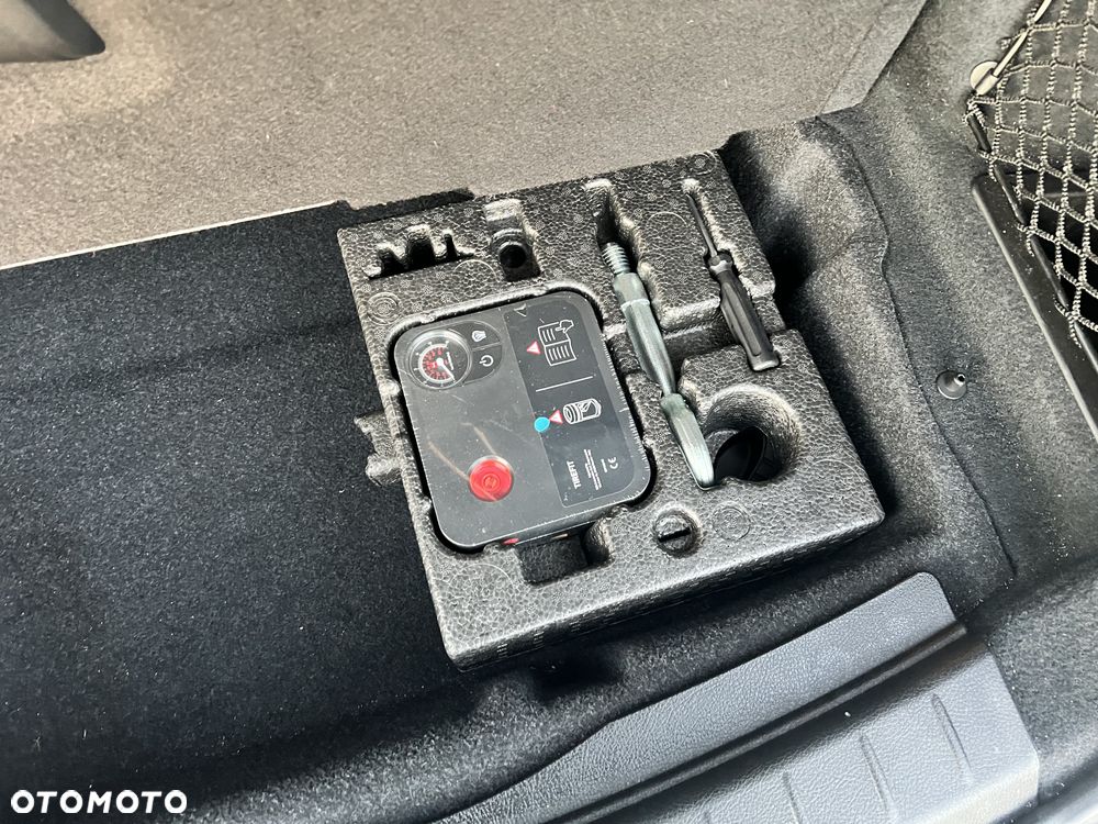 BMW Seria 2 220i Advantage - 31