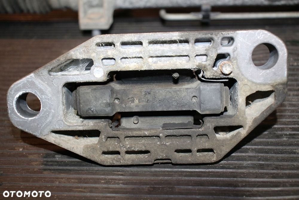 VOLVO XC90 4.4 V8 ŁAPA UCHWYT PODUSZKA POD ROZRZĄD - 3