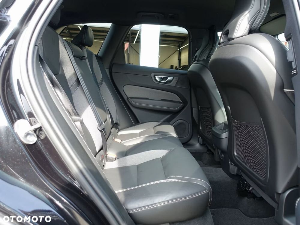 Volvo XC 60 B5 B AWD Plus Black Edition - 27