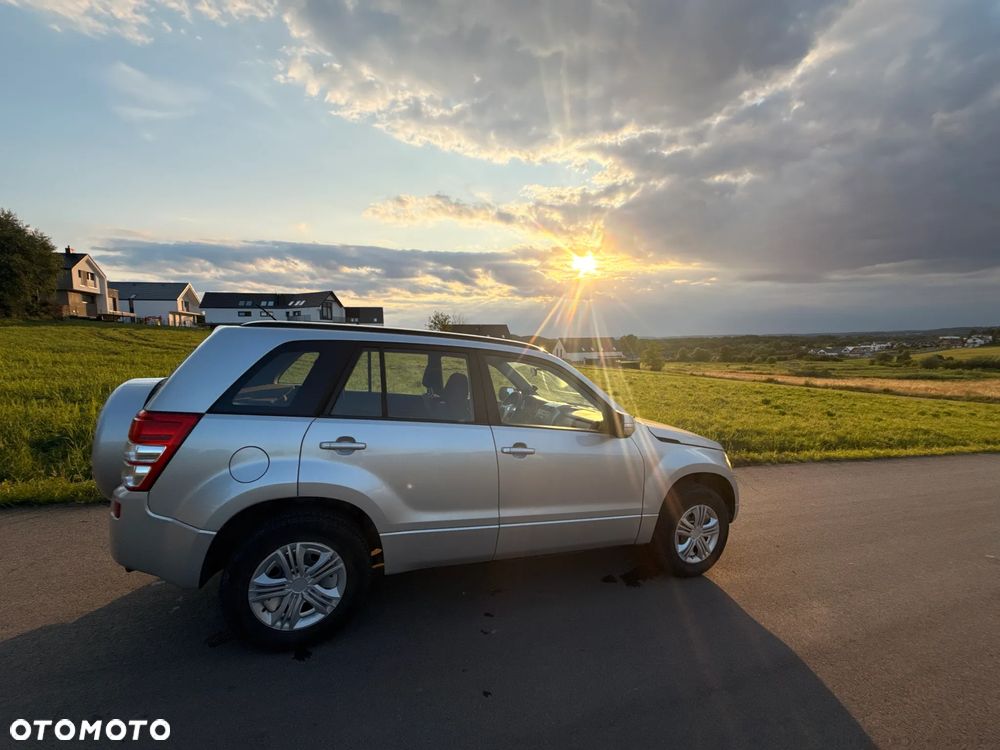 Suzuki Grand Vitara 2.0 - 1