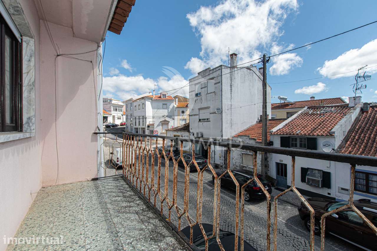MORADIA NO CENTRO DE AZAMBUJA - Grande imagem: 5/14