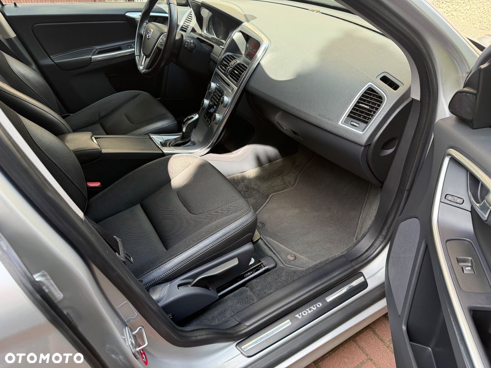 Volvo XC 60 D3 Geartronic Momentum - 11