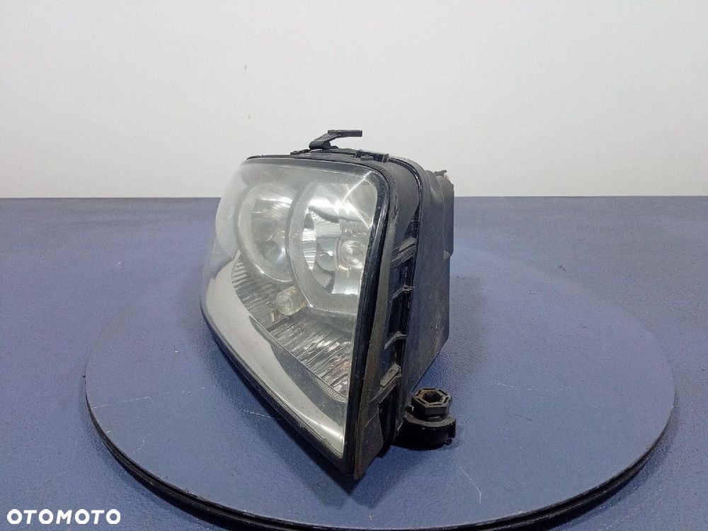 AUDI A2 8Z REFLEKTOR PRAWY PRZÓD LAMPA EU 8Z0941004H - 2