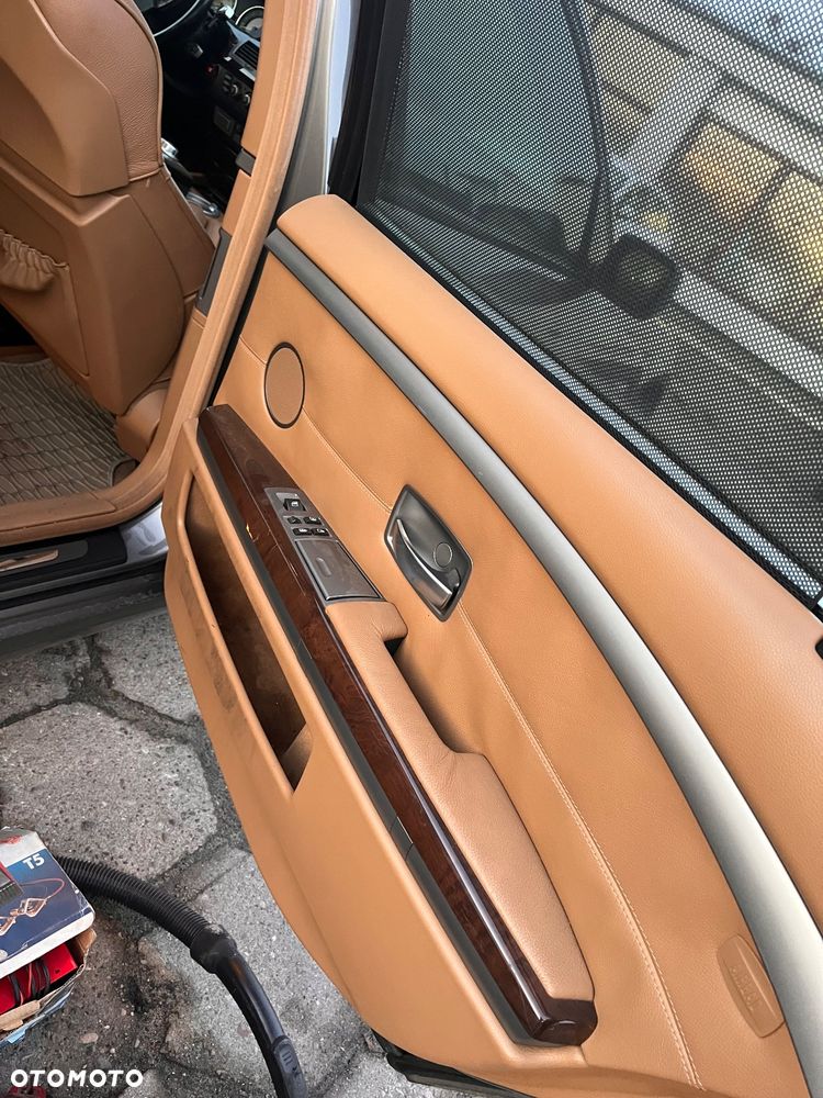 BMW Seria 7 750Li - 12