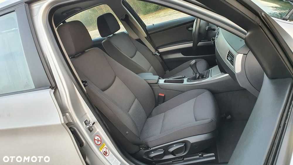 BMW Seria 3 320i - 8