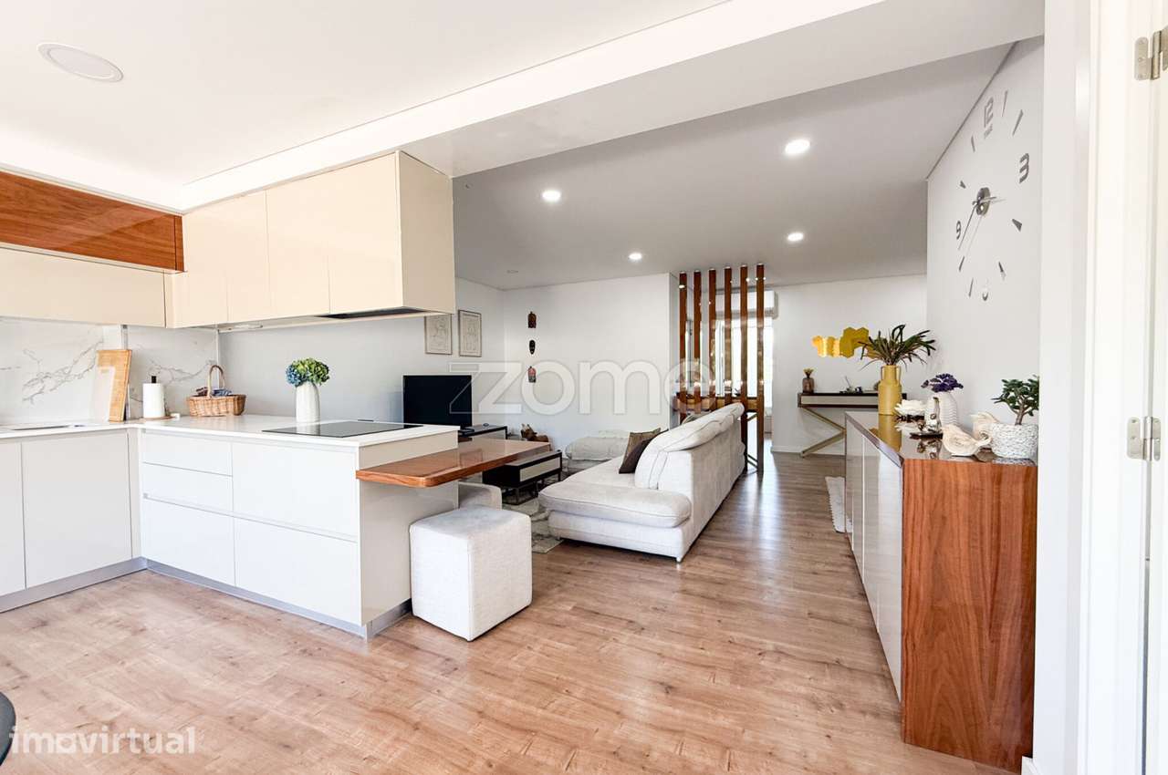 Apartamento T3 +1 Totalmente Renovado - Grande imagem: 2/16