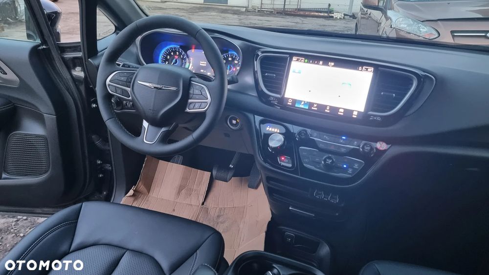 Chrysler Pacifica - 11