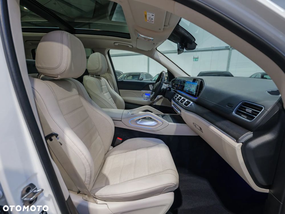 Mercedes-Benz GLS - 21