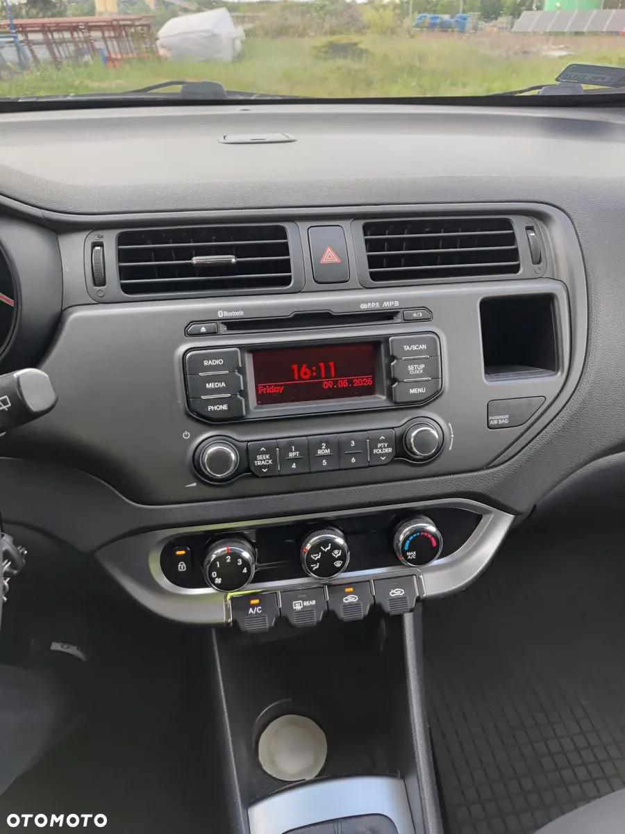 Kia Rio 1.2 L - 5