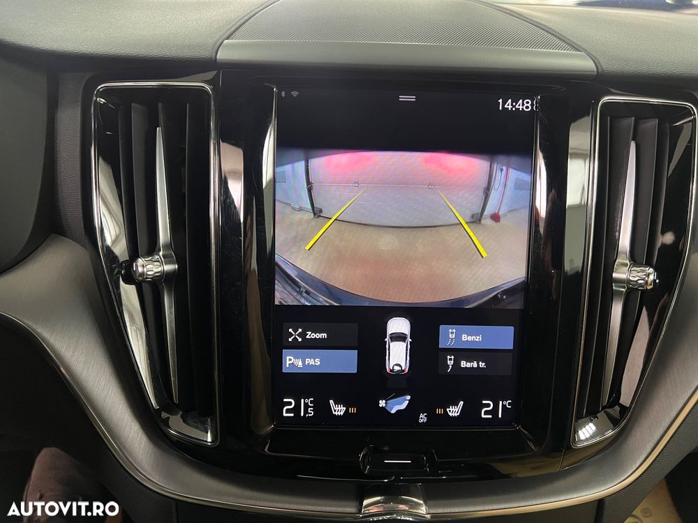 Volvo XC 60 T8 Twin Engine AWD Momentum Pro - 28