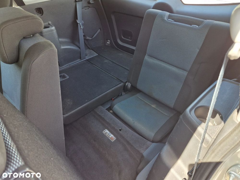 Toyota Corolla Verso - 13