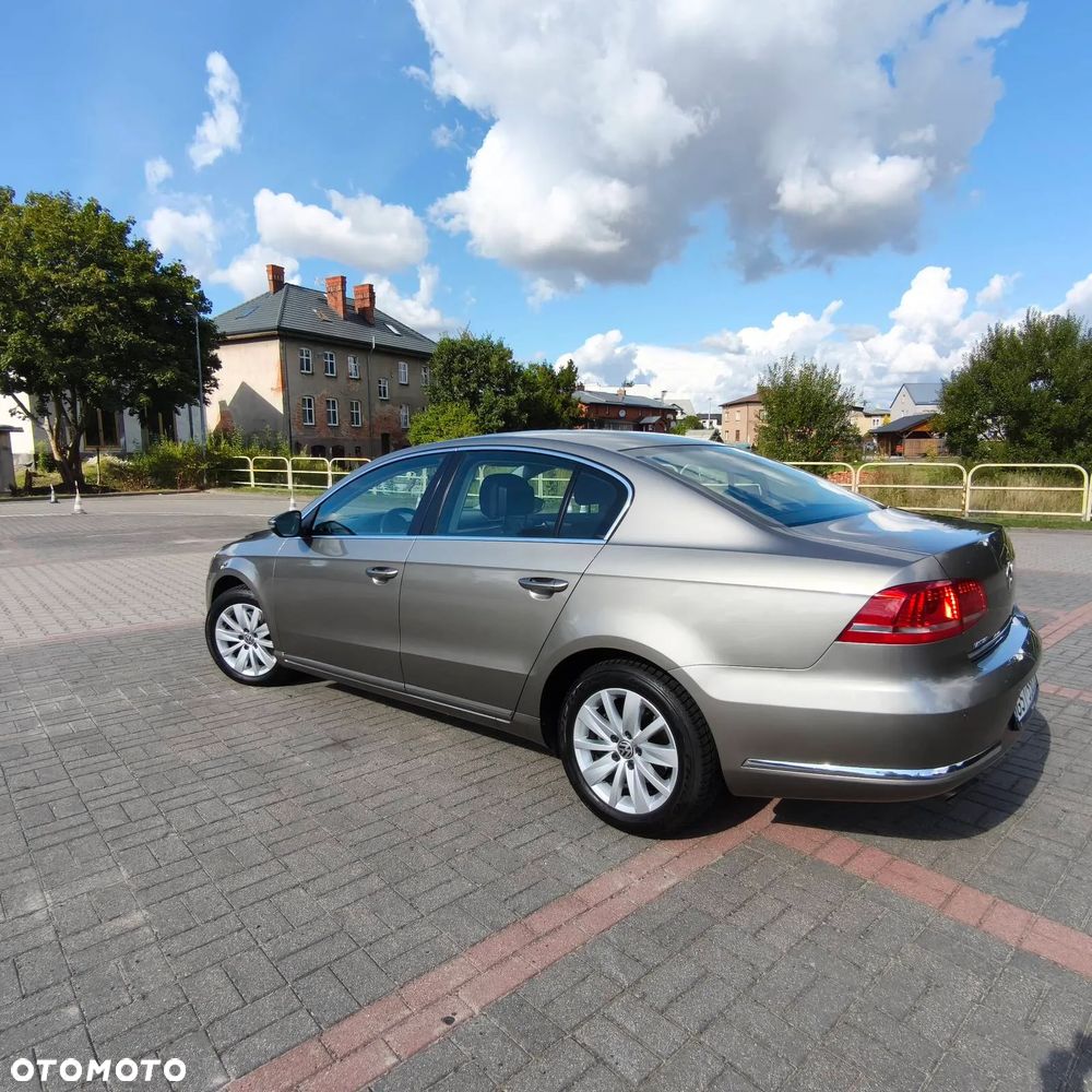Volkswagen Passat 2.0 TDI Comfortline - 8