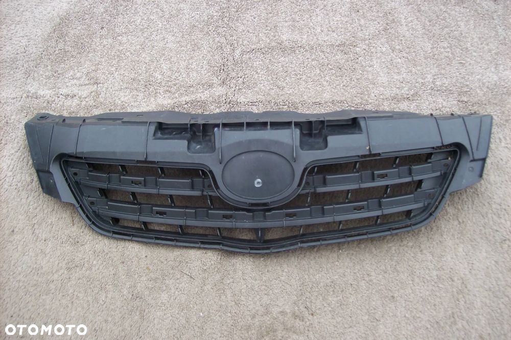 GRILLA TOYOTA COROLLA E14/ROK 08-12 - 1