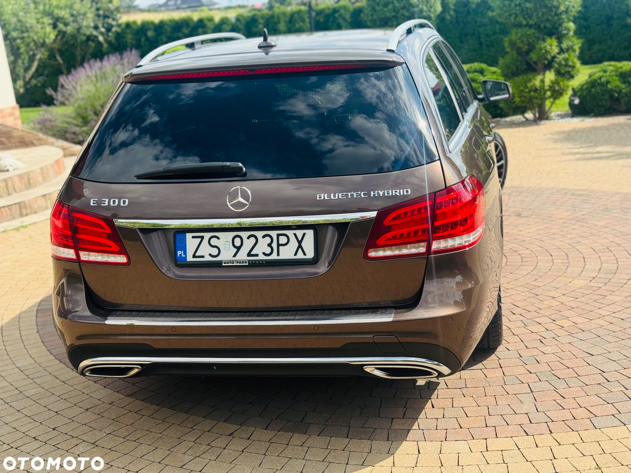 Mercedes-Benz Klasa E 300 T BlueTEC HYBRID 7G-TRONIC Avantgarde - 31