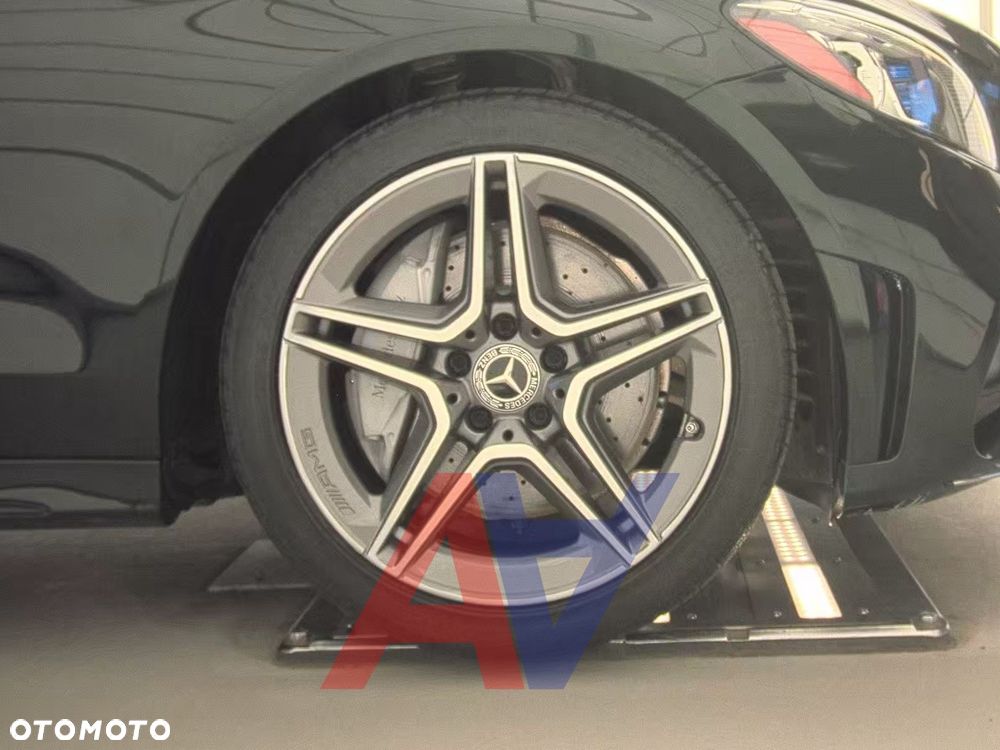 Mercedes-Benz Klasa C 300 4Matic 9G-TRONIC AMG Line - 17