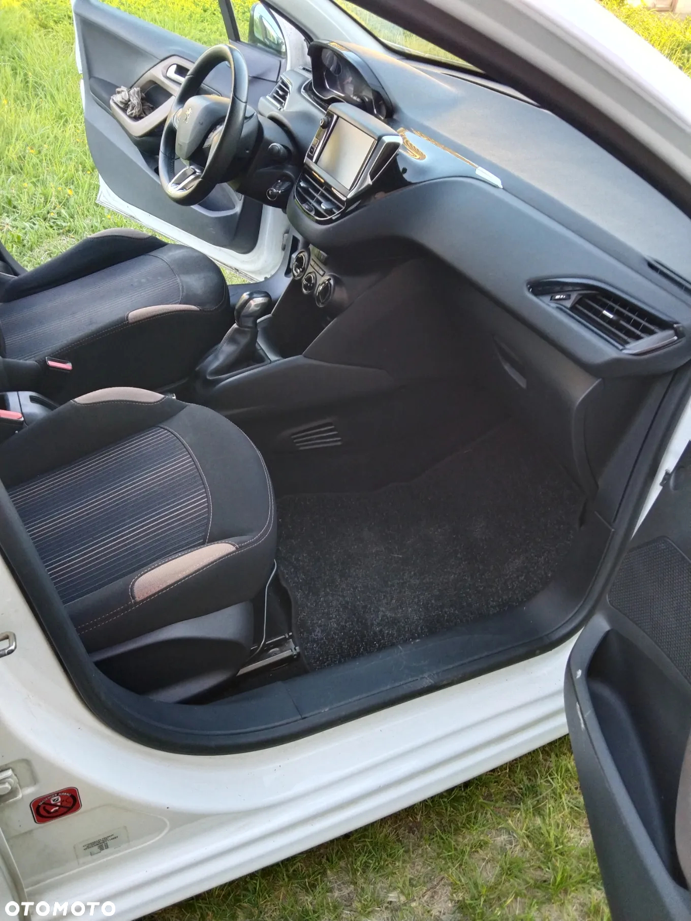 Peugeot 208 82 PureTech Style - 12