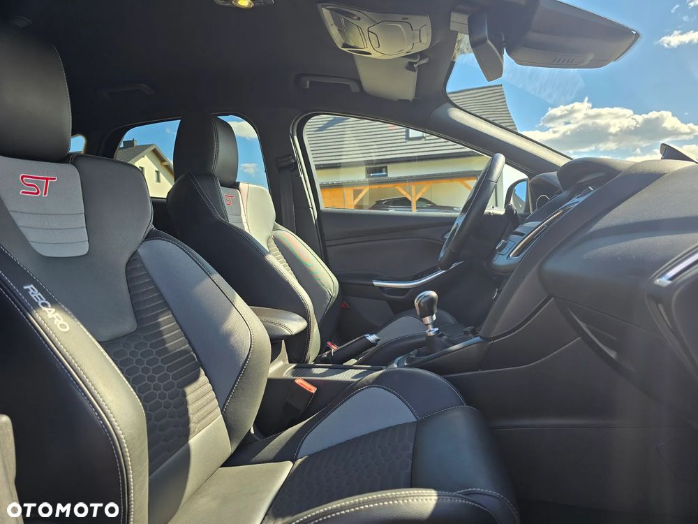 Ford Focus 2.0 EcoBoost ST mit Leder-Exclusiv-Paket - 25