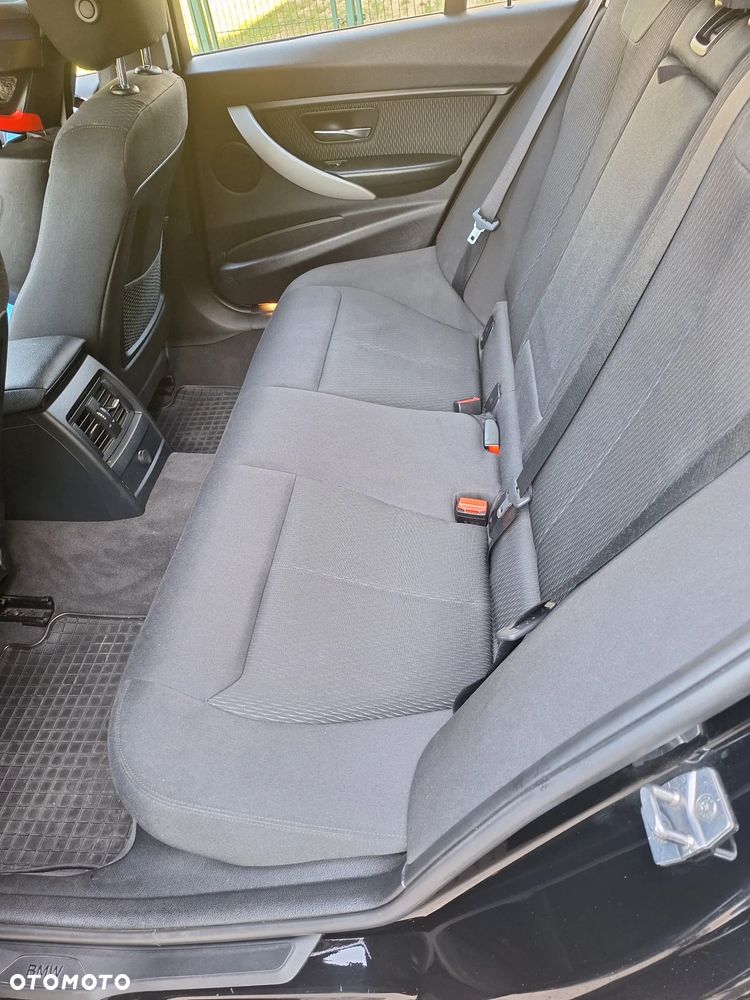 BMW Seria 3 318d - 14