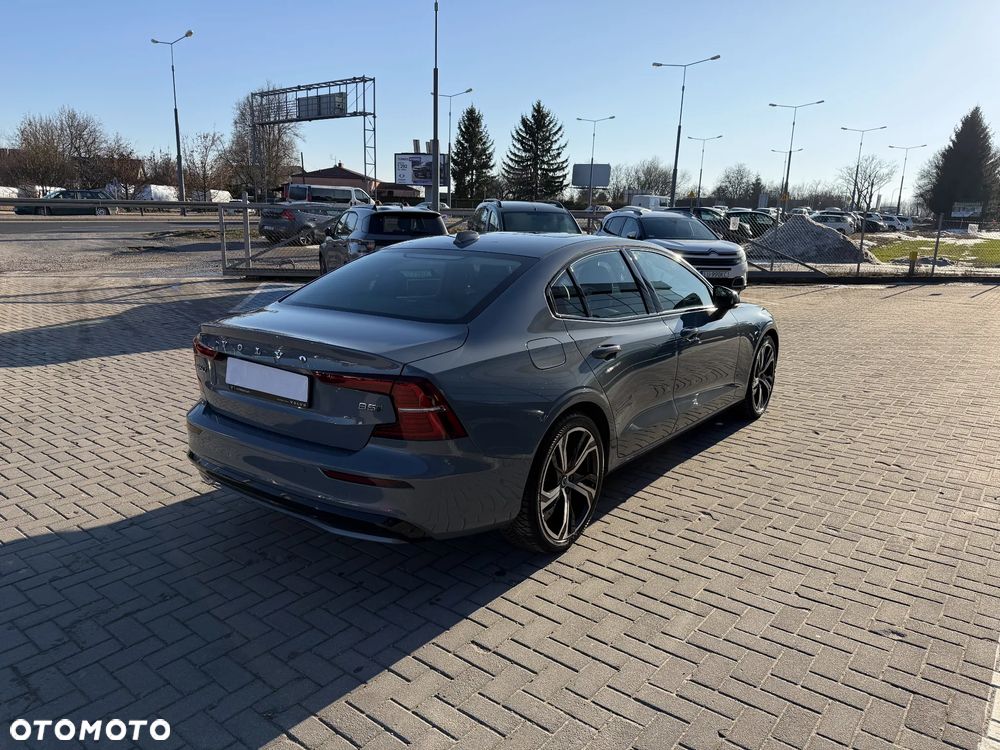 Volvo S60 B5 B AWD Plus Dark - 4