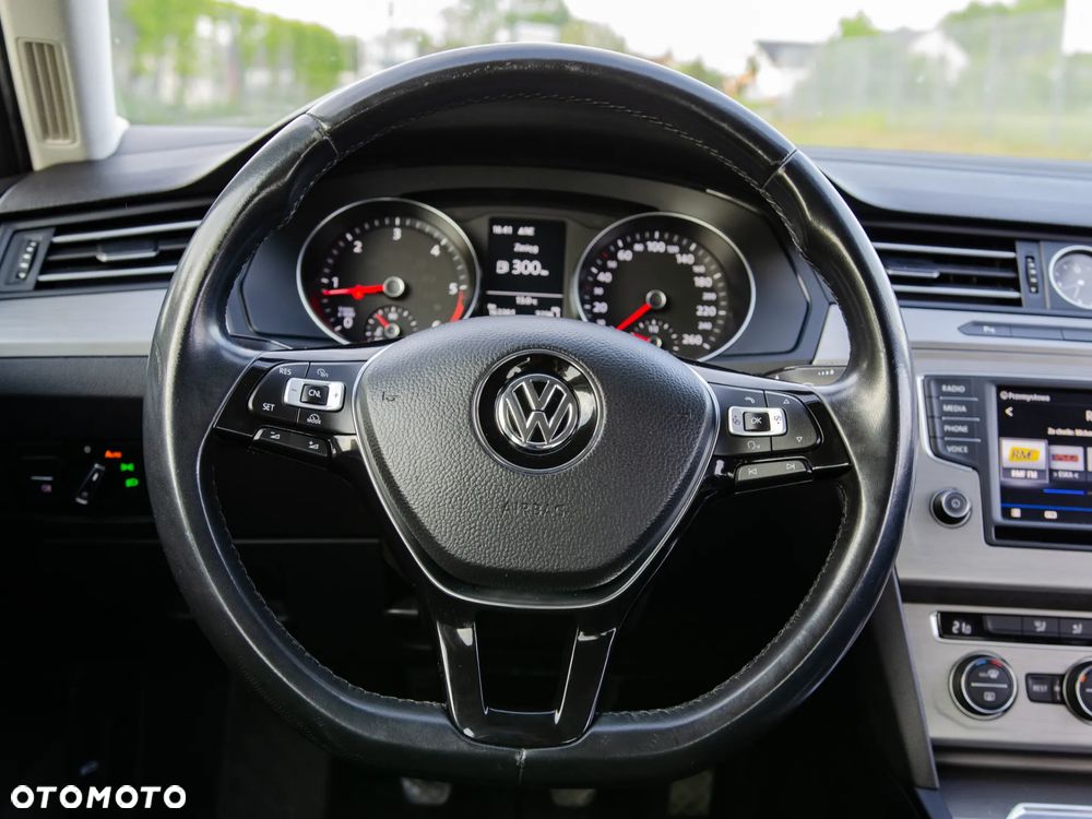 Volkswagen Passat 2.0 TDI SCR Comfortline - 22