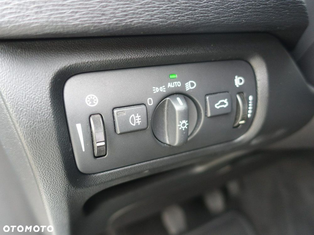 Volvo V40 T2 Kinetic - 26