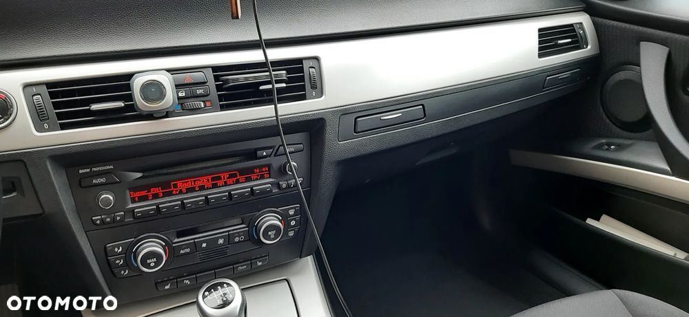BMW Seria 3 318i Edition Exclusive - 14