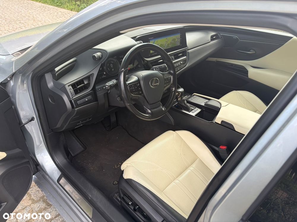 Lexus ES 300h Prestige - 28