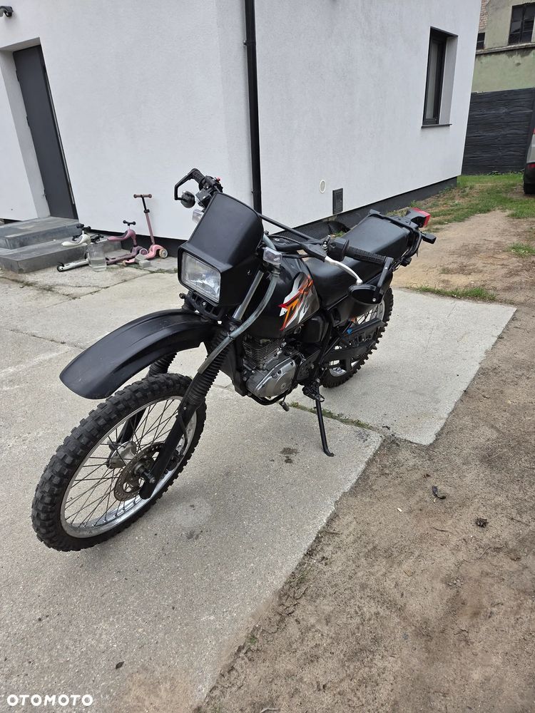 Suzuki DR - 7