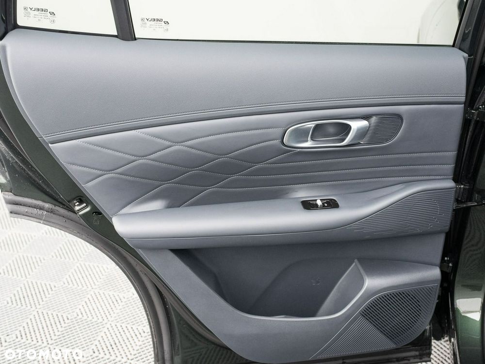 Geely Starray EM-i 1.5 PHEV Pro - 25