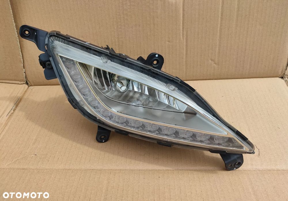 Halogen prawy LED przeciwmgielna Hyundai i30 2012