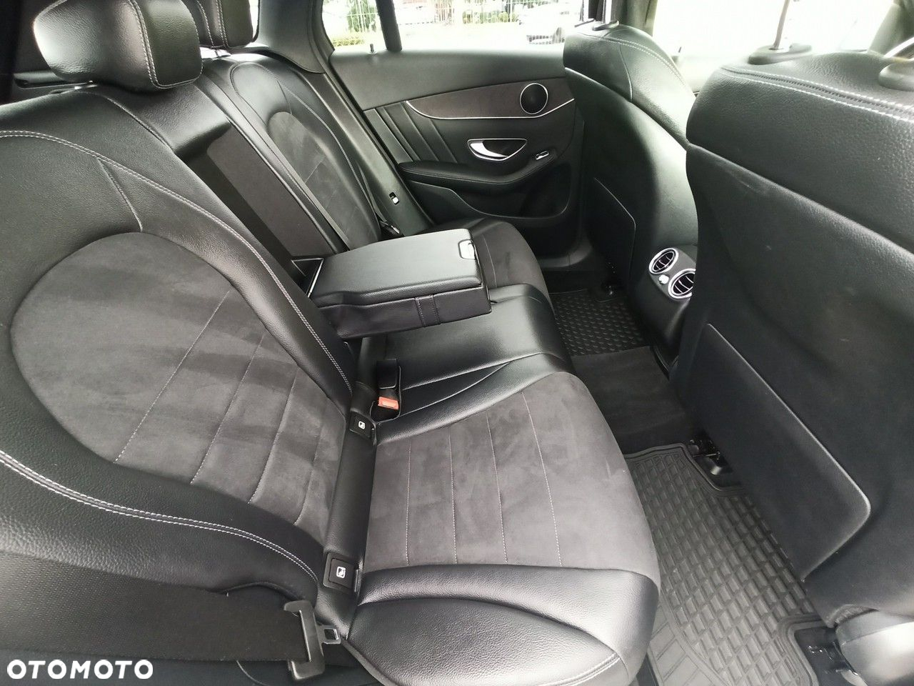 Mercedes-Benz GLC 250 d 4Matic 9G-TRONIC AMG Line - 13