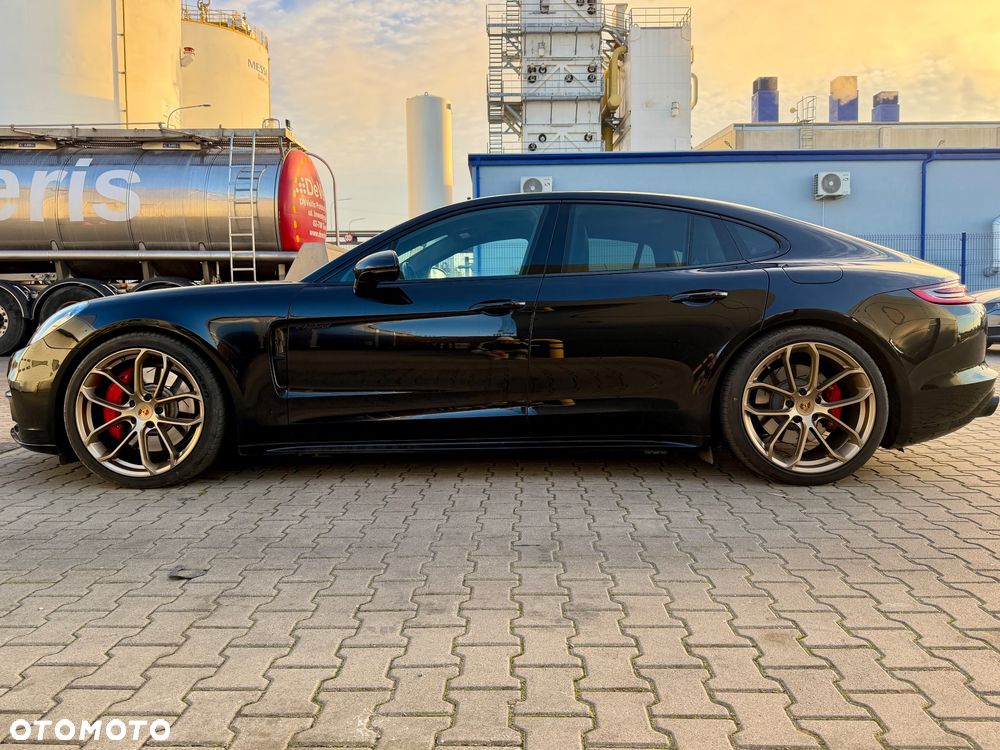 Porsche Panamera 4 - 8