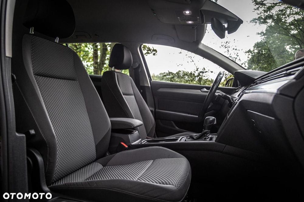 Volkswagen Passat Variant 2.0 TDI SCR DSG Elegance - 11