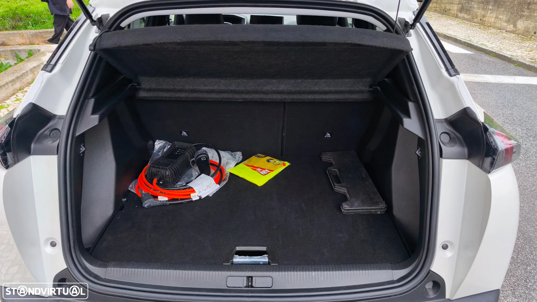 Peugeot e-2008 50 kWh Allure Pack - 12