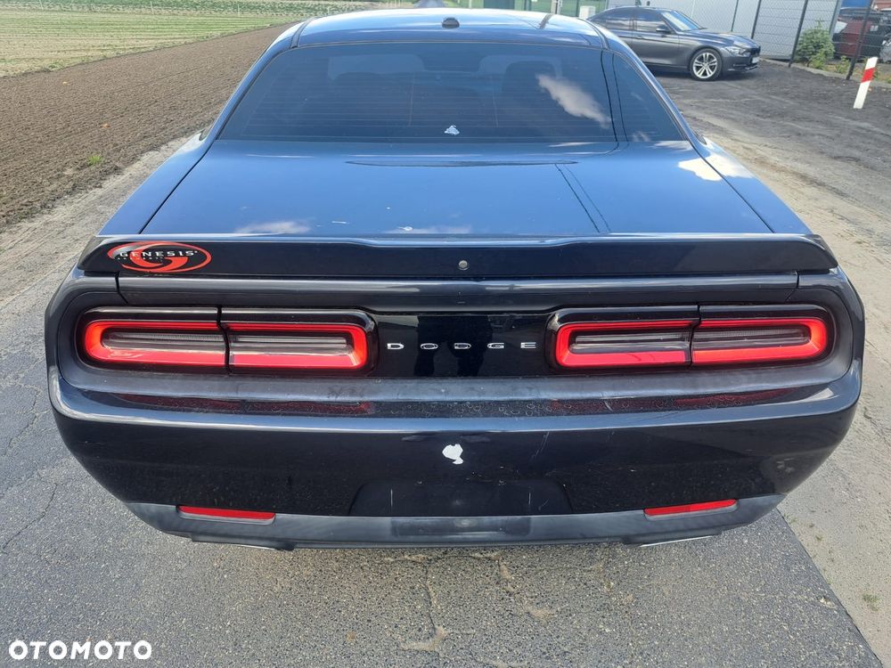 Dodge Challenger - 12