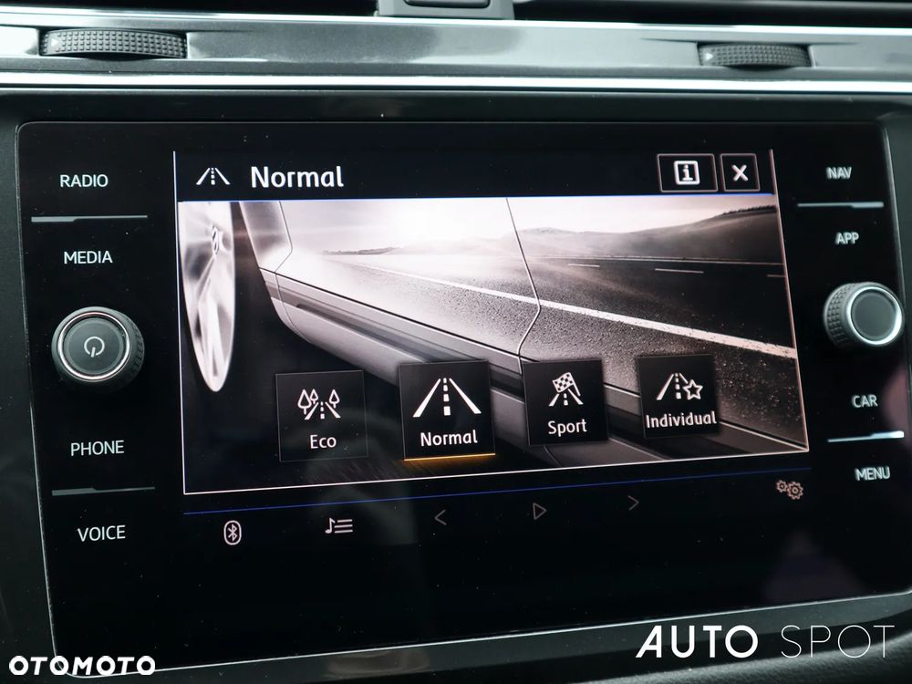 Volkswagen Tiguan Allspace 2.0 TSI 4Mot Comfortline DSG 7os - 25