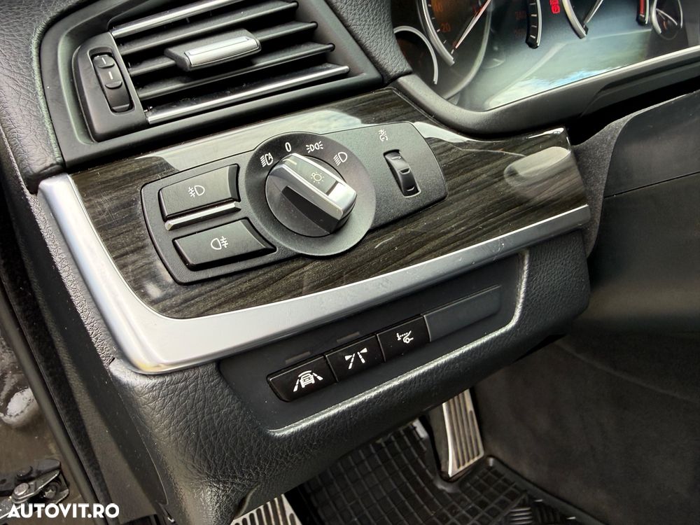 BMW Seria 5 520d xDrive - 9